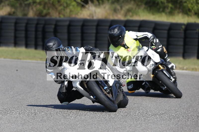 Archiv-2025/49 26.08.2025 Cornu Master School ADR/blau-bleu/0-3